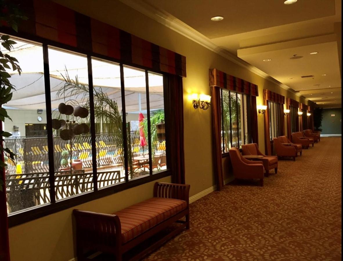 Getaways At The Jockey Club Aparthotel